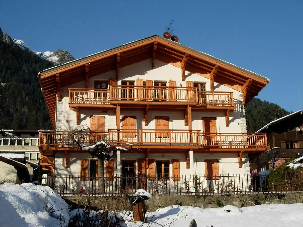 Appartement De Standing Avec Balcon Et Wifi A Chamonix - Fr-1-343-176